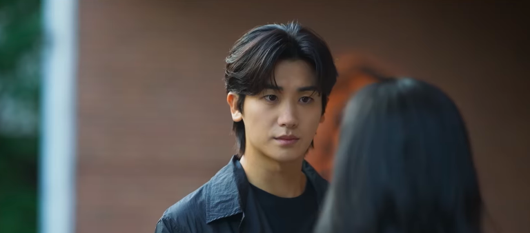 Phim Buried Hearts (Trái tim chôn vùi) tập 5: Mất trí nhớ, Park Hyung Sik gặp nguy hiểm khiến Hong Hwa Yeon lo lắng? - Ảnh 2.