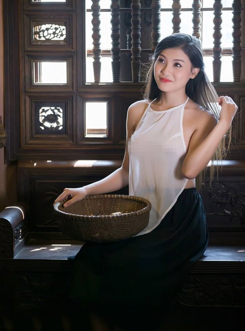 “Áo yếm mà mỏng tang, chẳng thà đừng mặc!”