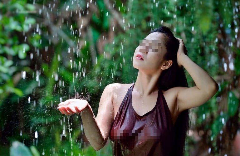 “Áo yếm mà mỏng tang, chẳng thà đừng mặc!”