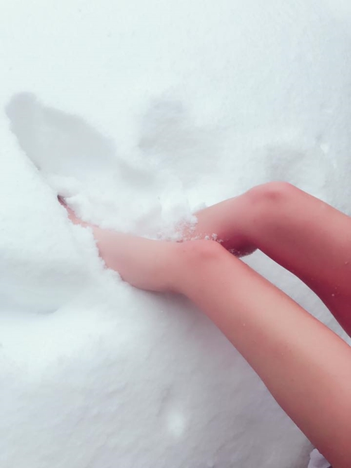 Khỏa thân trong tuyết, hot girl xứ Đài bị nghi ngờ chiêu trò