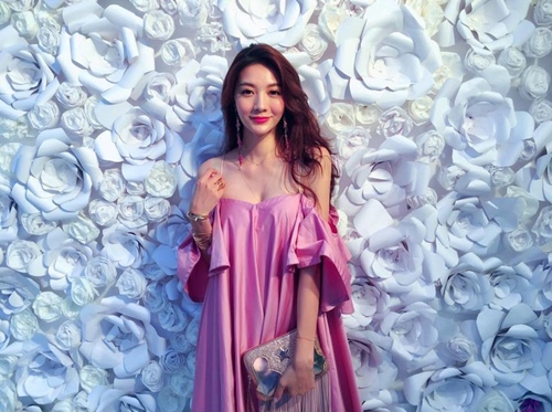 Khỏa thân trong tuyết, hot girl xứ Đài bị nghi ngờ chiêu trò