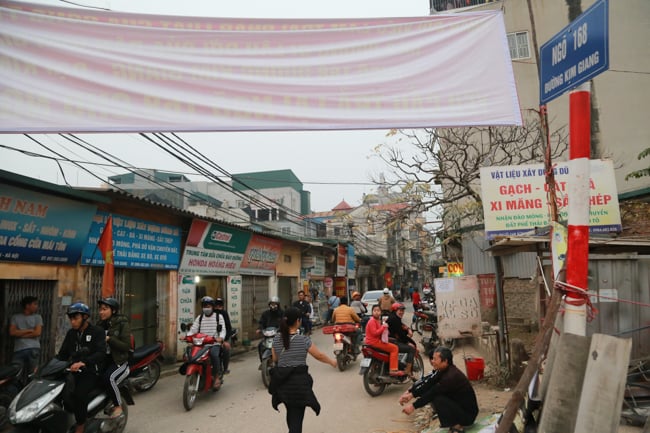 anh: dan ngo 168 kim giang ra duong an ngu de doi lai loi di bi bit hinh anh 12