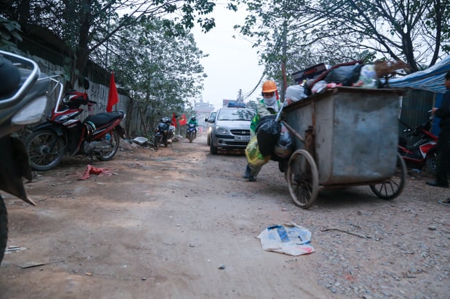 anh: dan ngo 168 kim giang ra duong an ngu de doi lai loi di bi bit hinh anh 3