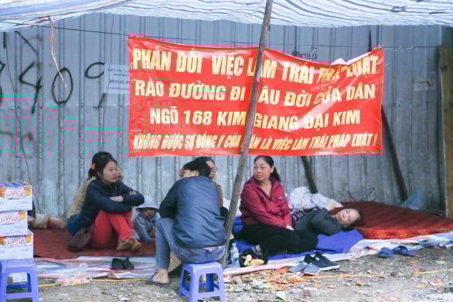 anh: dan ngo 168 kim giang ra duong an ngu de doi lai loi di bi bit hinh anh 6