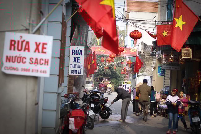 rua xe o que ngay tet: mot ngay cong bang vai ta thoc hinh anh 1