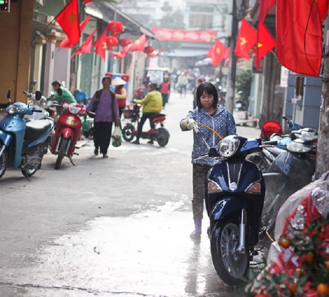 rua xe o que ngay tet: mot ngay cong bang vai ta thoc hinh anh 3
