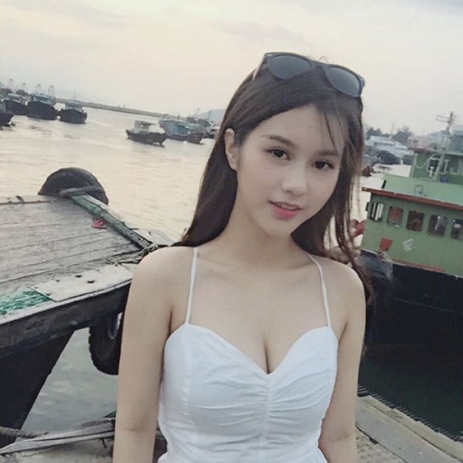 Thiên thần boxing lại gây sốc với màn cởi bikini, múa cột bốc lửa