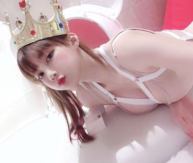 nguoi mau trung quoc kiem tien nui nho chi chup quang cao trong phong ngu hinh anh 3