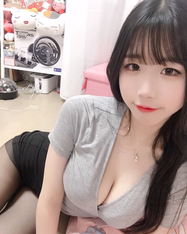5 vu lo anh, clip nong cua hot girl chau a: tram anh xep so 1 hinh anh 2