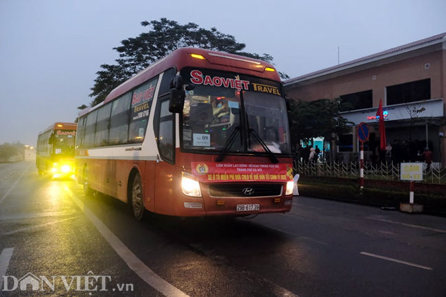 gan 2.000 cong nhan o ha noi len chuyen xe tinh nghia ve que an tet hinh anh 2