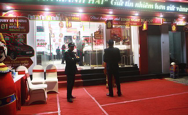 lo lang vi dich corona, pho vang ra sao ngay via than tai? hinh anh 16