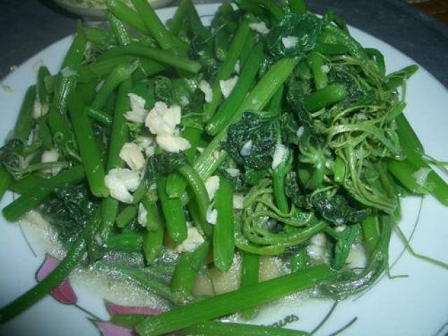 Cách làm rau bí xào tỏi xanh mướt, ngon giòn đậm đà