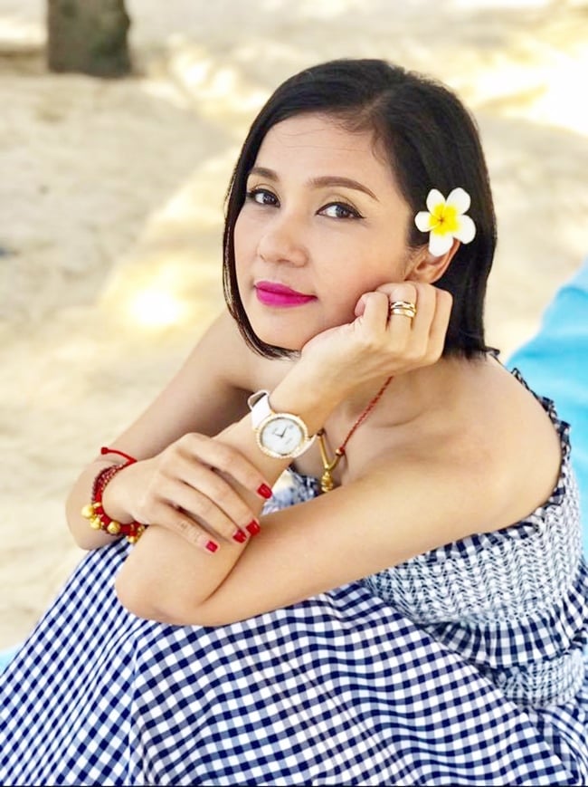 cat xe may chuc cay vang, 4 nu hoang anh lich dang song the nao? hinh anh 12