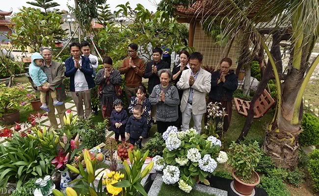 anh: cuoi tuan dep troi, nguoi dan no nuc di tao mo tiet thanh minh hinh anh 1