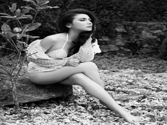 ”Biểu tượng sexy” của màn ảnh Việt nóng bỏng bất chấp đã U40