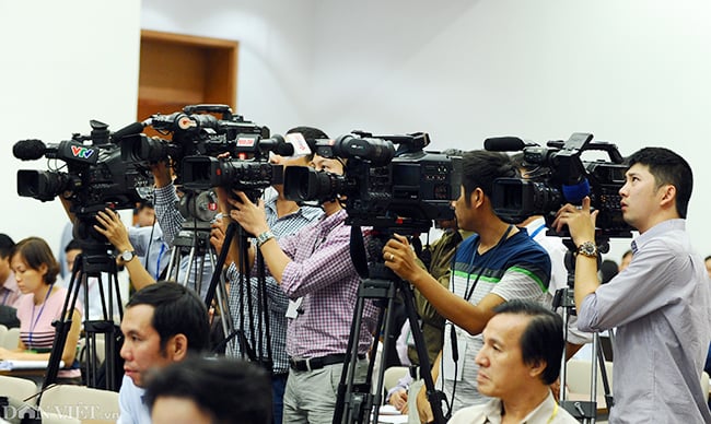 anh: phong vien tac nghiep dau chi cay 