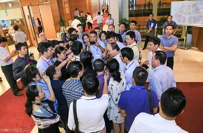 anh: phong vien tac nghiep dau chi cay 