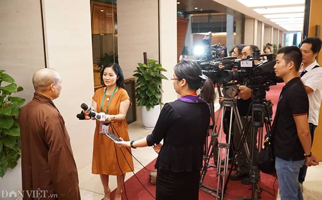 anh: phong vien tac nghiep dau chi cay 
