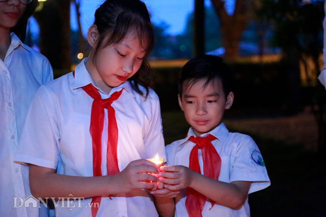 nhieu ban tre thap nen tri an tai nha dai tuong vo nguyen giap hinh anh 5
