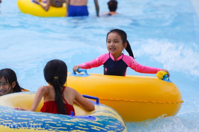 ảnh: 1/6 mát mẻ, nhièu gia dình vui tét thiéu nhi ỏ cong vien nuoc ho tay hinh anh 6