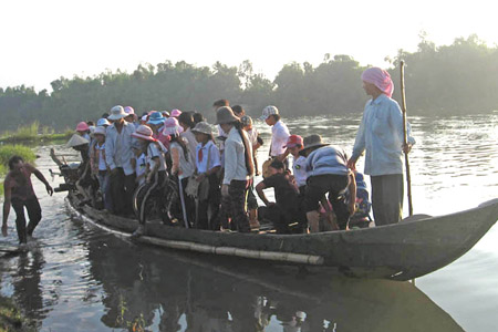 An toàn tại các chuyến đò ngang vẫn còn bị bỏ ngỏ (ảnh minh họa).      