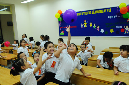 Đề án xây dựng Hội đồng giám sát cộng đồng trường học được kỳ vọng là một “liều thuốc mạnh”  để chấm dứt nạn lạm thu tiền trường (ảnh minh họa). 