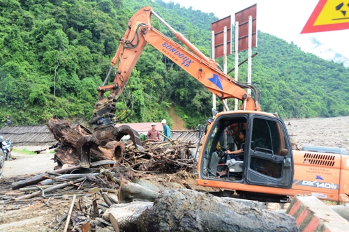 Cận cảnh bãi rác khổng lồ 15 ha ở thủy điện Bản Vẽ