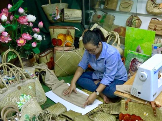 Bộ sưu tập túi xách thời trang "khủng" từ cỏ dại của 8X Đồng Tháp