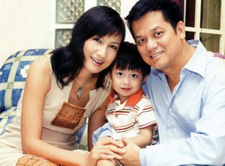 Hiền Mai bên chồng con.
