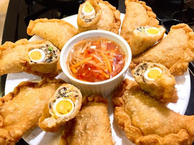 Lạnh rồi, làm ngay bánh gối giòn ngon, nóng hổi nhâm nhi thôi