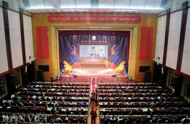 hinh anh le ton vinh va trao danh hieu 63 nong dan vn xuat sac hinh anh 1