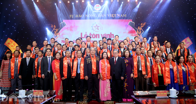 hinh anh le ton vinh va trao danh hieu 63 nong dan vn xuat sac hinh anh 11