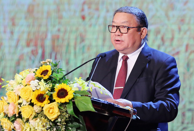 hinh anh le ton vinh va trao danh hieu 63 nong dan vn xuat sac hinh anh 4