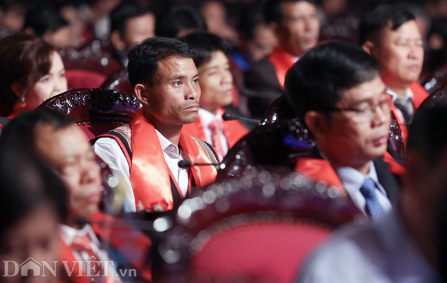 hinh anh le ton vinh va trao danh hieu 63 nong dan vn xuat sac hinh anh 5