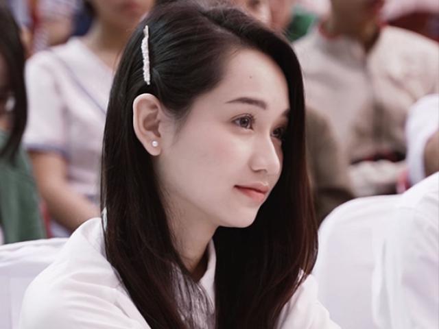 Nhan sắc đời thường cực đáng yêu của hot girl thủ vai Hà Lan trong phim ”Mắt biếc”