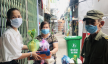 Báo Nông thôn Ngày nay/Dân Việt trao quà của bạn đọc đến người dân bị ảnh hưởng dịch Covid-19 ở TP.HCM