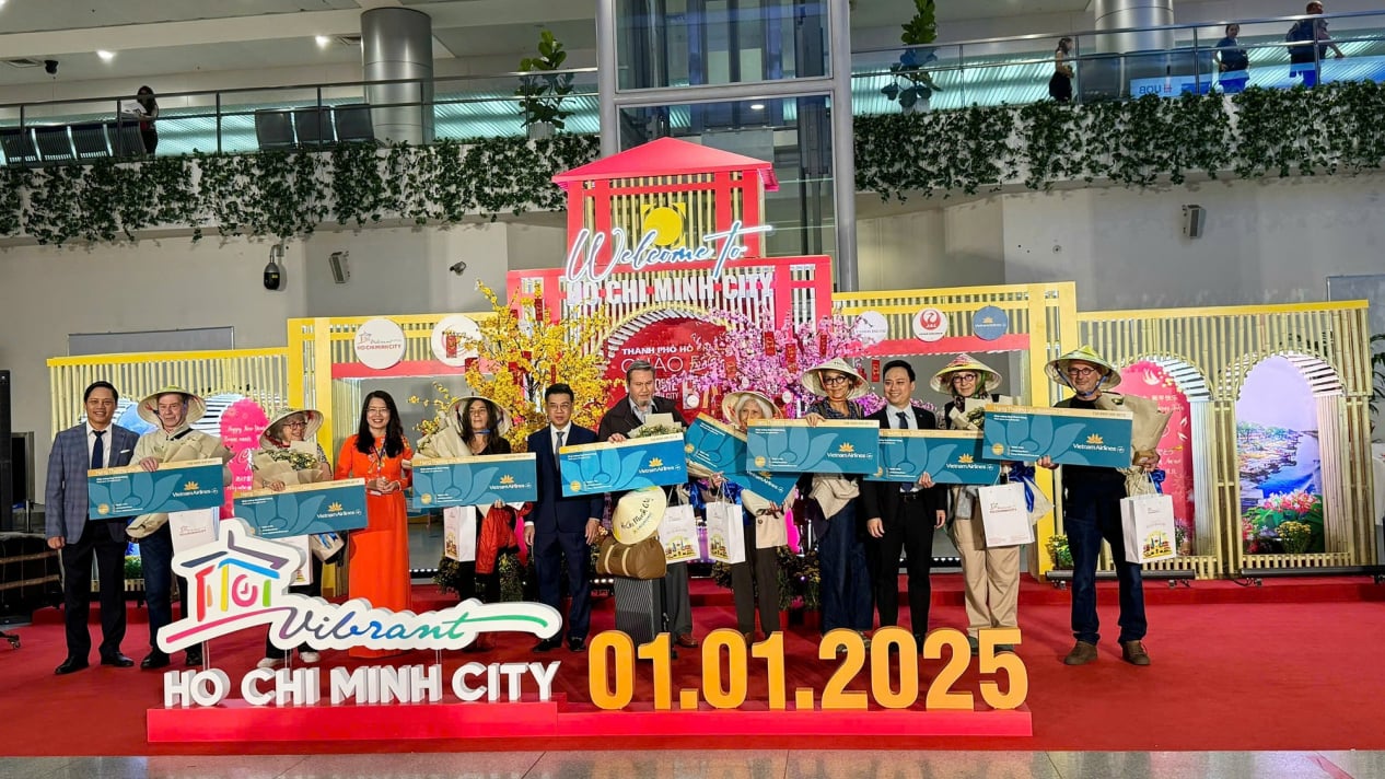 TP.HCM tưng bừng đón khách quốc tế đầu năm 2025
