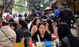 Thưởng thức món ngon trên phố đi bộ ẩm thực mới ở Hà Nội