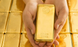 Giá vàng hôm nay giảm nhưng vẫn neo quanh mốc quan trọng