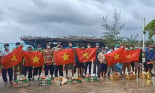 Khánh Hòa: Trao tặng cờ Tổ quốc và quà cho ngư dân