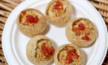 Bánh Ấn Độ pani puri gây tò mò tại chợ ăn vặt TP.HCM