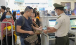 Dùng VNeID đi máy bay lâu hơn cách thông thường