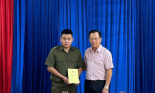 Phó Chủ tịch Thường trực UBND tỉnh Lào Cai Hoàng Quốc Khánh thăm hỏi gia đình lực lượng an ninh trật tự tại Bắc Hà