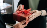 Xử lý quà tặng thế nào để phù hợp với quy định về phòng chống tham nhũng?