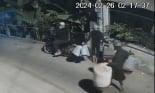 Camera an ninh ghi lại cảnh kẻ trộm đột nhập nhà dân trộm lồng và chim cảnh ở TP.HCM