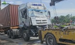 TP.HCM: CSGT An Sương trích xuất camera an ninh, điều tra nguyên nhân vụ va chạm liên hoàn giữa 5 phương tiện