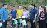 Trưởng Ban Tuyên giáo Trung ương thăm hỏi, động viên người dân vùng lũ Mộc Châu (Sơn La)
