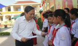 Hội Nông dân Nghệ An, Báo Nông thôn Ngày nay/Dân Việt trao quà cho học sinh nghèo ngày khai giảng