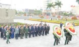 Tổng Bí thư Tô Lâm dâng hương, tưởng niệm các Anh hùng liệt sĩ tại Đài tưởng niệm TP Đà Nẵng