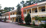 Học sinh "còng lưng" trả nợ trường chuẩn Quốc gia